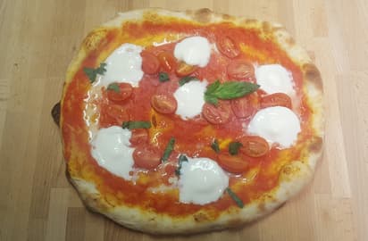 pizza-bufalina-pomodorini-datterini-bufala-basilico-san-marzano-dop-meridiana-pizzascrocchiarella